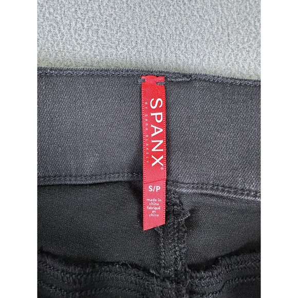 Spanx Jeans Womens Small Black Cropped Flare Pull On Stretch Distressed Raw Hem - Picture 11 of 13